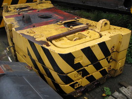 Krupp KMK 3040 counterweight