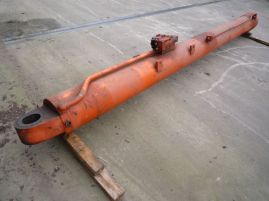 Krupp KMK 4070 boom cylinder